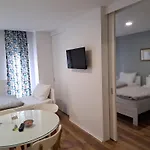Flower With Free Onsite Parking Διαμέρισμα Μόσταρ