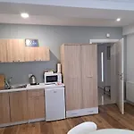 Flower With Free Onsite Parking Mostar