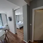 Flower With Free Onsite Parking Διαμέρισμα *