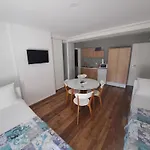 Flower With Free Onsite Parking Διαμέρισμα *