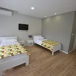 Flower With Free Onsite Parking * Μόσταρ
