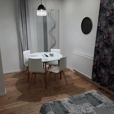 Flower With Free Onsite Parking * Mostar