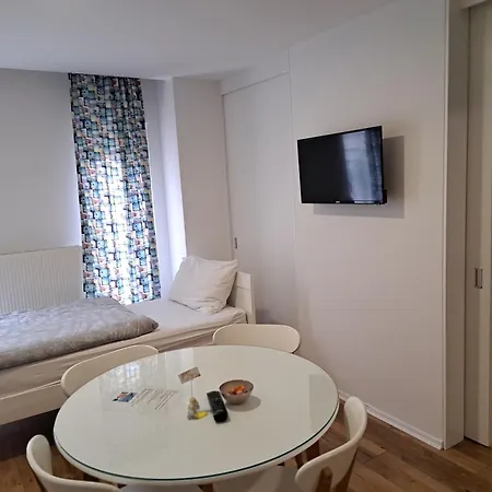 Apartment Flower With Free Onsite Parking *
