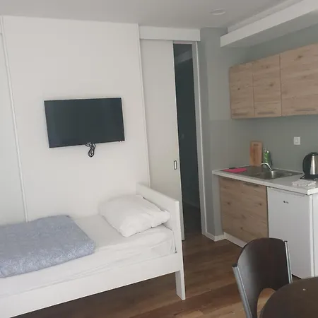 Flower With Free Onsite Parking Apartment *