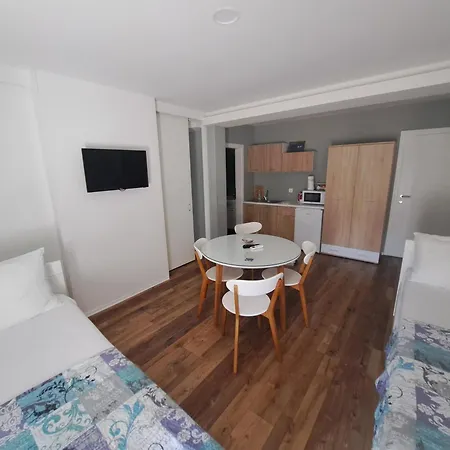 Flower With Free Onsite Parking Apartment *