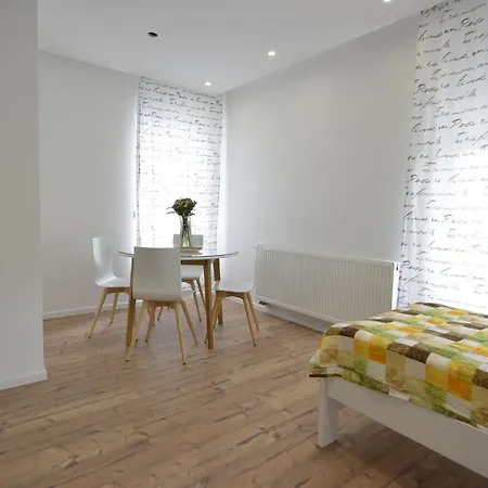 Apartment Flower With Free Onsite Parking *