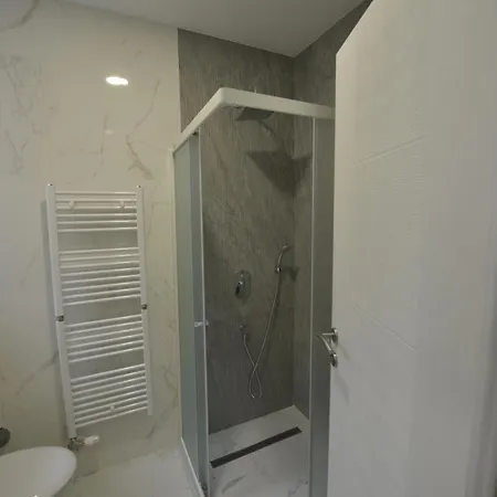 Flower With Free Onsite Parking * Mostar