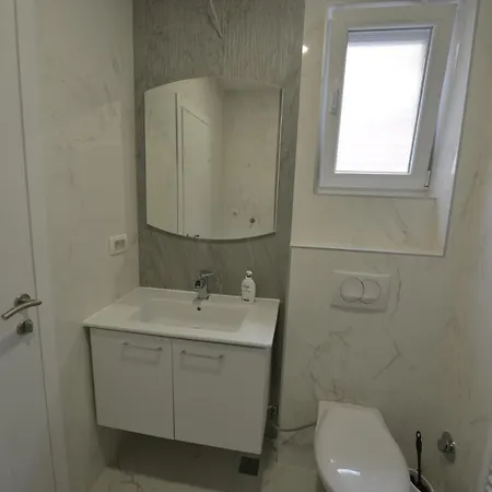 Apartment Flower With Free Onsite Parking