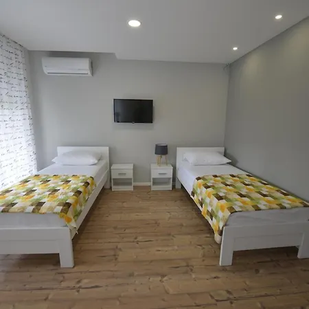 Flower With Free Onsite Parking * Mostar