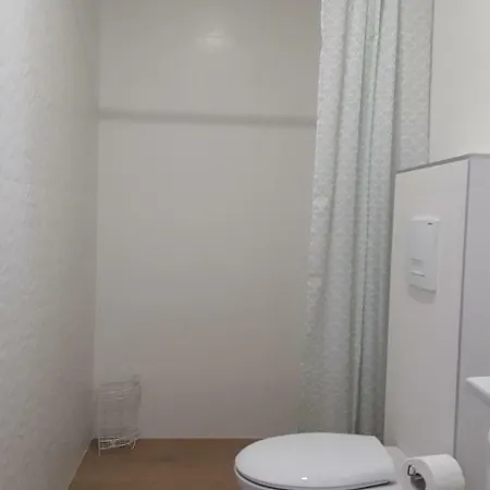 Apartment Flower With Free Onsite Parking *
