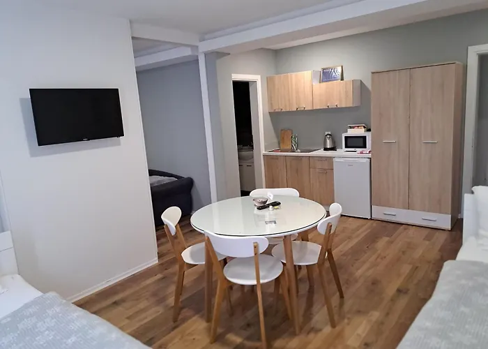 Flower With Free Onsite Parking Apartman *